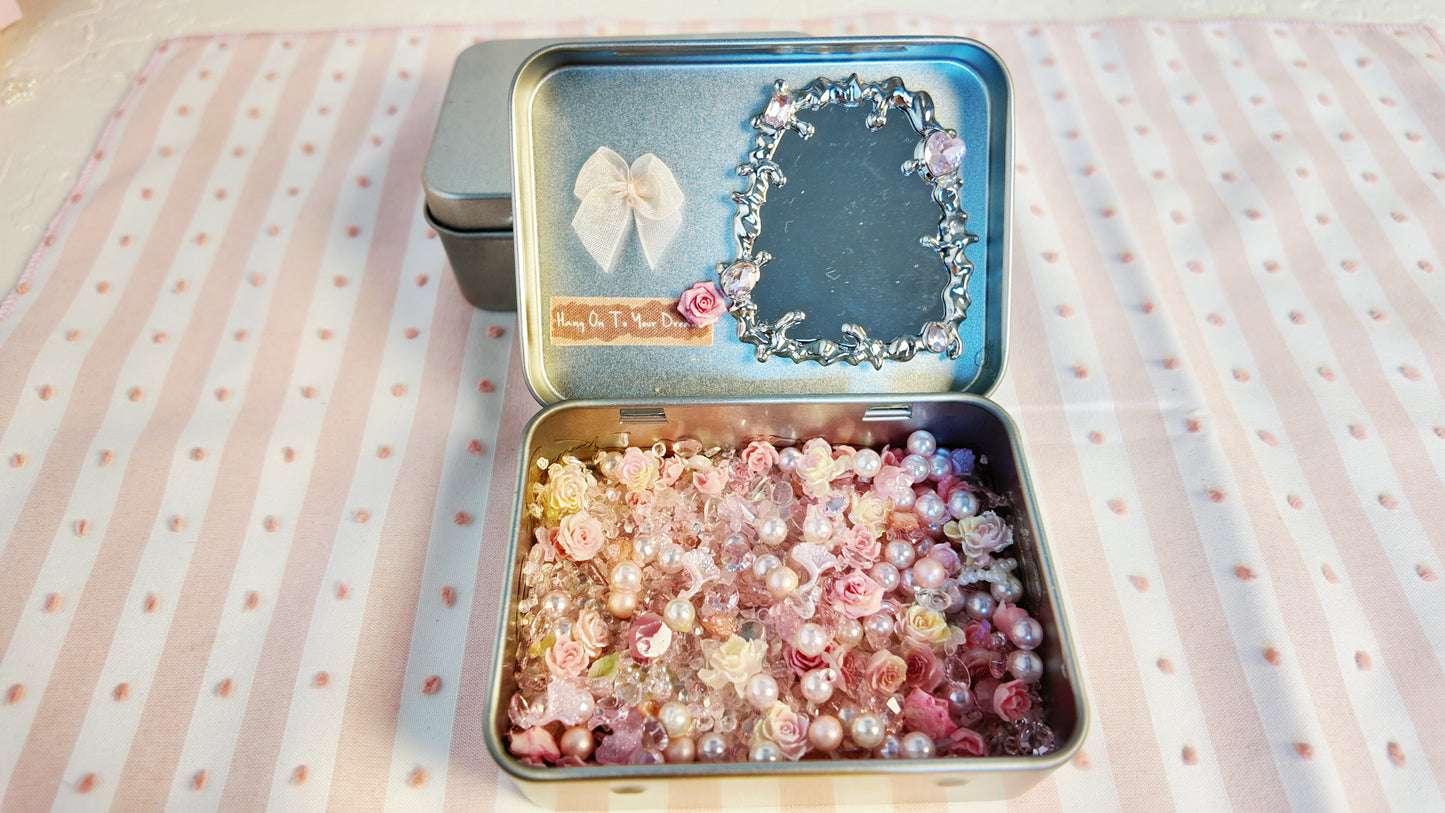 Butterfly in Pink Gravel — Altoids Wallet Set