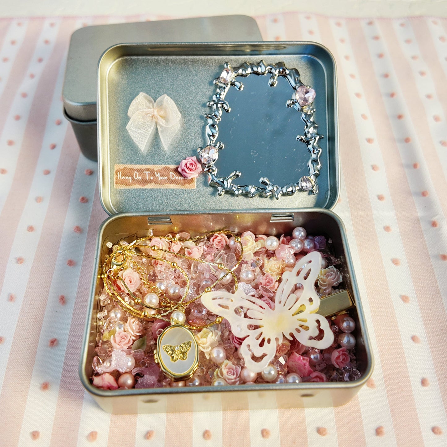 Butterfly in Pink Gravel — Altoids Wallet Set
