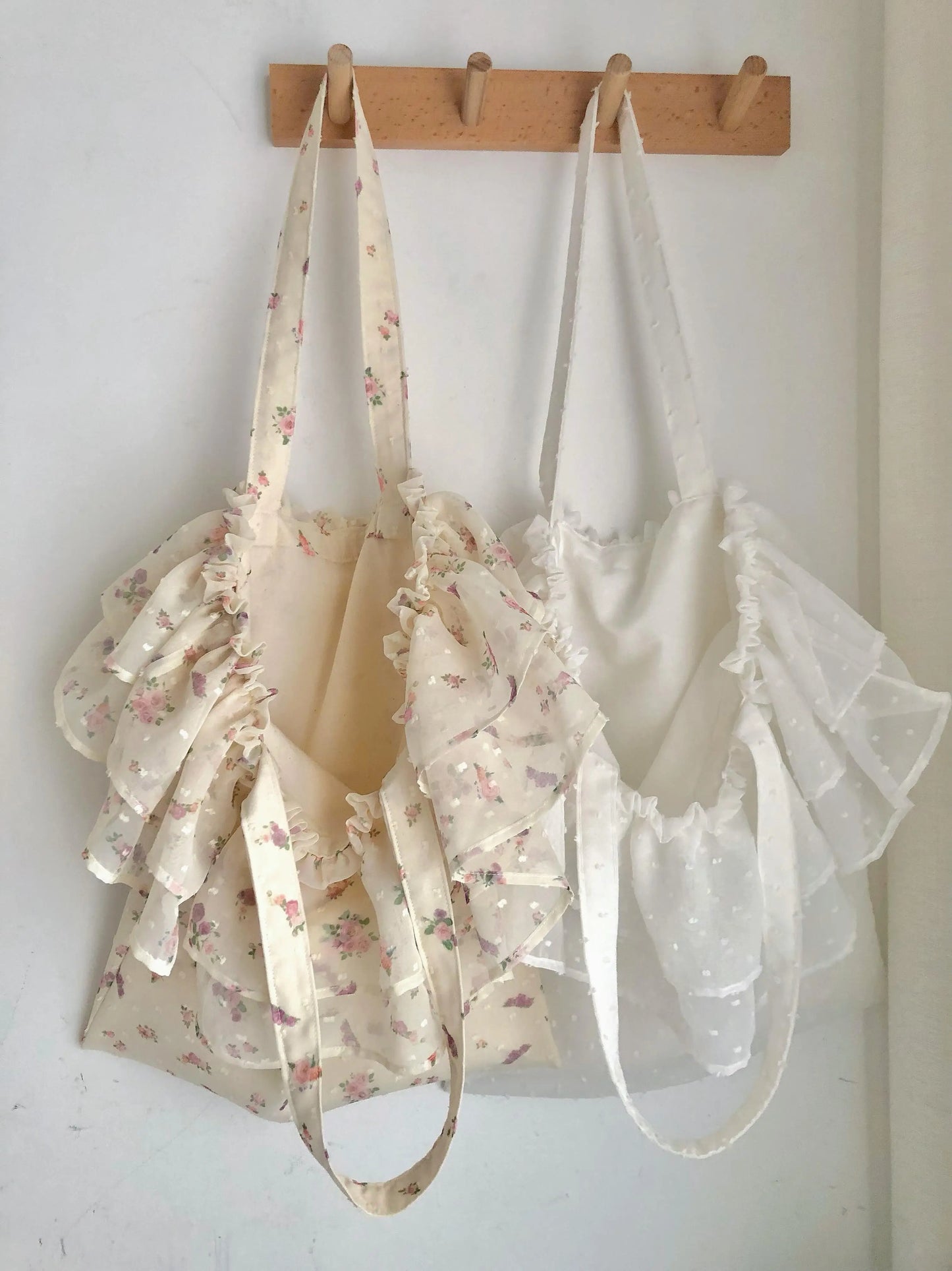 Miyagawa Floral Ruffled Edge Tote Bag – Large Capacity & Stylish Design
