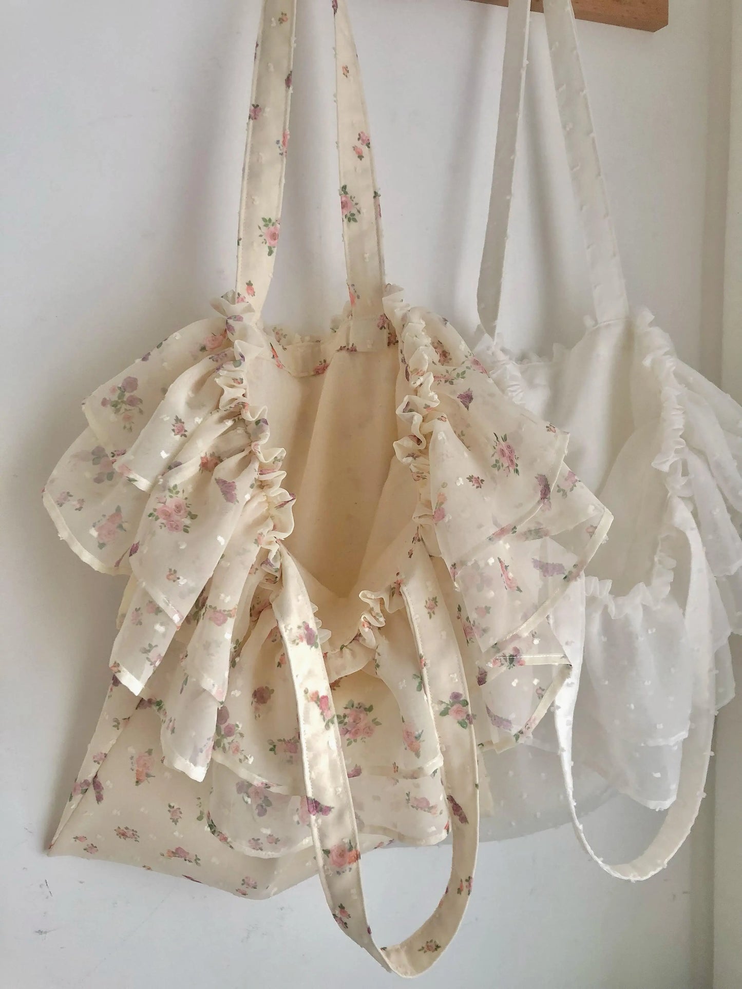 Miyagawa Floral Ruffled Edge Tote Bag – Large Capacity & Stylish Design