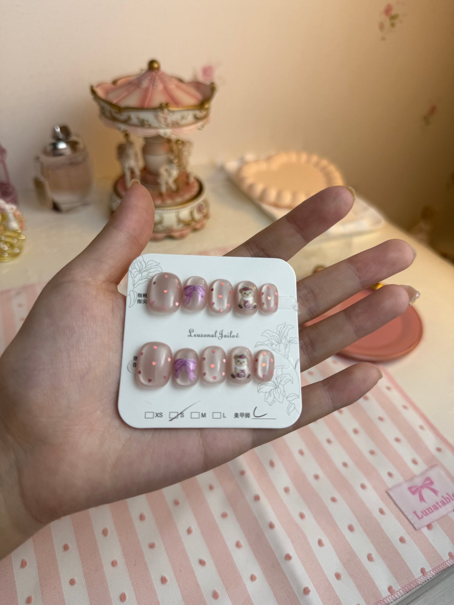 1 lucky box + 6 random item + social media packaging video