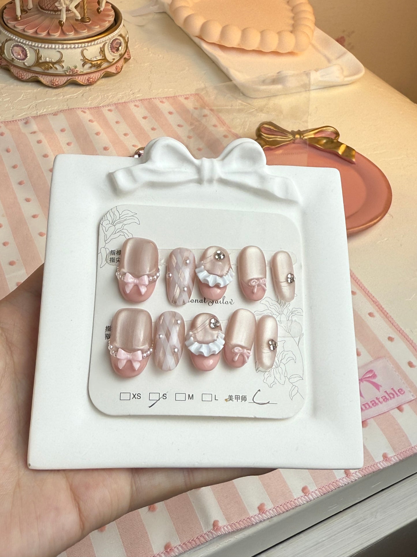 1 lucky box + 6 random item + social media packaging video