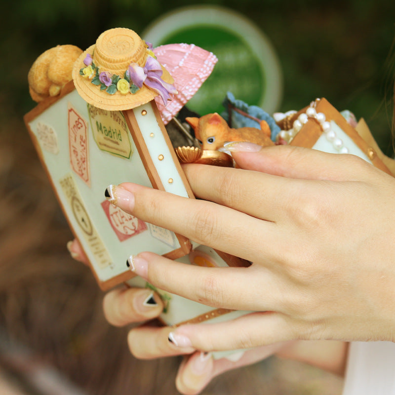 Miss Kitty’s Trunk — Music Box