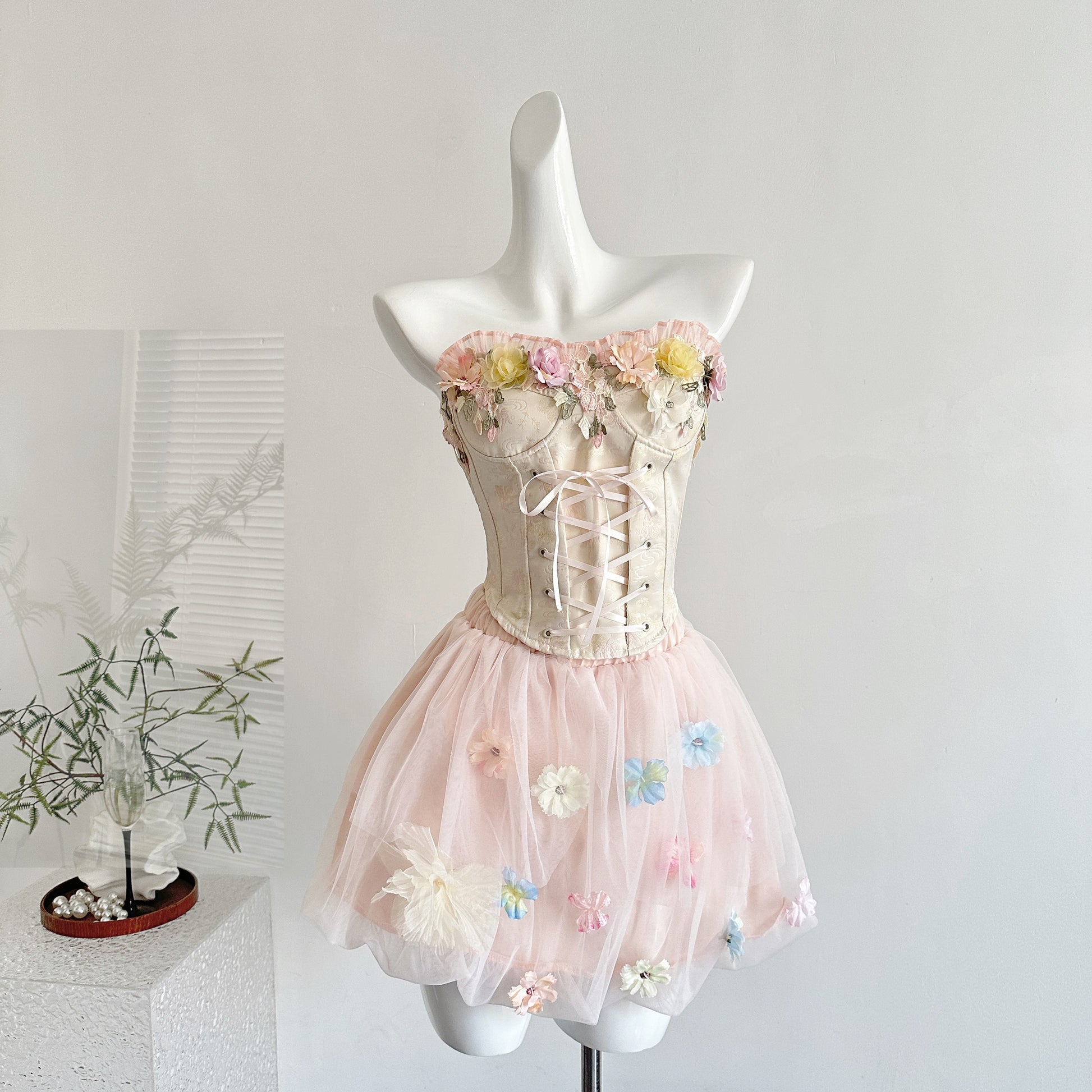 Coquette_Delicate_Petals_and_Lace_Dress_2