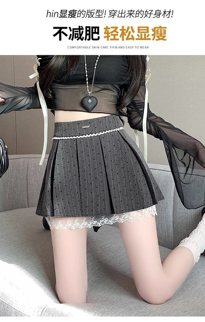 Lace Trim Polka Dot Pleated Mini Skirt